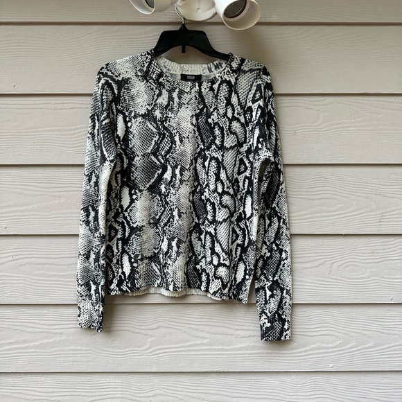 Bloomingdale’s Aqua Snake Print Cashmere Sweater - Picture 6 of 12